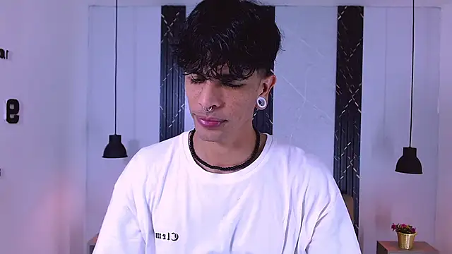 Snapshot of Franvill_Trato chatting on 10/17/25, 06:43 Franvill Trato online show from 10/17/25, 06:43