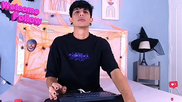 Snapshot of Franvill_Trato chatting on 10/21/25, 05:13 Franvill Trato online show from 10/21/25, 05:13