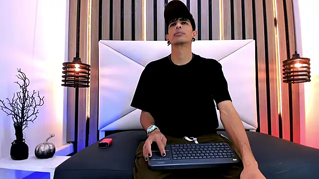 Snapshot of Franvill_Trato chatting on 10/22/25, 06:40 Franvill Trato online show from 10/22/25, 06:40