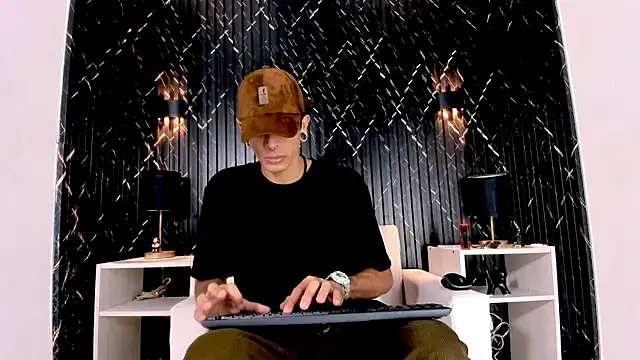 Franvill Trato online show from 11/19/25, 07:36