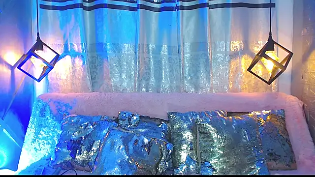 Snapshot of Cristal_Gem1 chatting on 09/17/25, 11:39 Cristal Gem1 online show from 09/17/25, 11:39