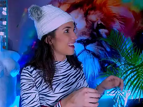 Snapshot of Cristal_Gem1 chatting on 09/28/25, 12:05 Cristal Gem1 online show from 09/28/25, 12:05