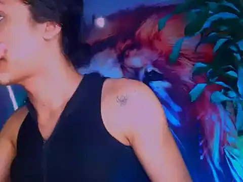 Snapshot of Cristal_Gem1 chatting on 10/17/25, 05:43 Cristal Gem1 online show from 10/17/25, 05:43