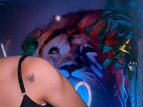 Snapshot of Cristal_Gem1 chatting on 10/28/25, 04:38 Cristal Gem1 online show from 10/28/25, 04:38