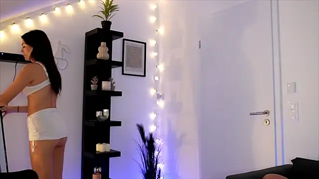 Snapshot of SophieFleur chatting on 10/15/25, 01:11 SophieFleur online show from 10/15/25, 01:11