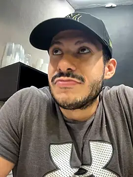 Snapshot of Darg98 chatting on 09/13/25, 05:18 Darg98 online show from 09/13/25, 05:18