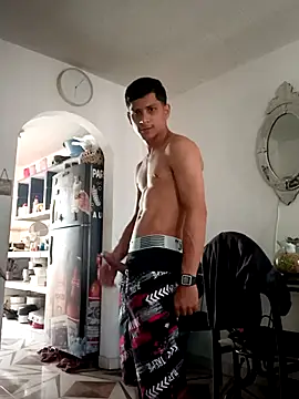 Snapshot of hechizo777 chatting on 12/17/25, 06:03 hechizo777 online show from 12/17/25, 06:03