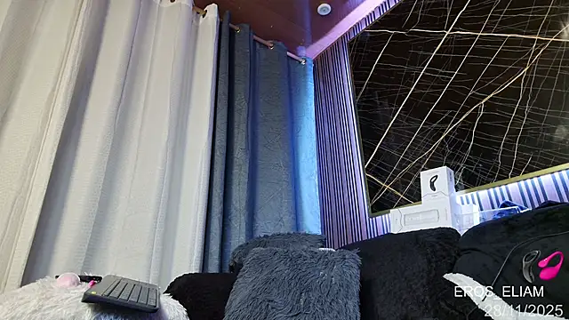 Snapshot of eroseliam chatting on 11/28/25, 06:43 eroseliam online show from 11/28/25, 06:43