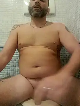 Snapshot of gigilola84 chatting on 10/13/25, 02:44 gigilola84 online show from 10/13/25, 02:44