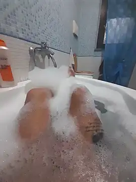 Snapshot of gigilola84 chatting on 10/21/25, 04:08 gigilola84 online show from 10/21/25, 04:08