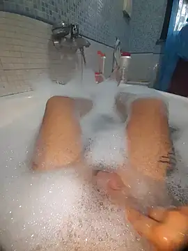 Snapshot of gigilola84 chatting on 10/25/25, 02:56 gigilola84 online show from 10/25/25, 02:56