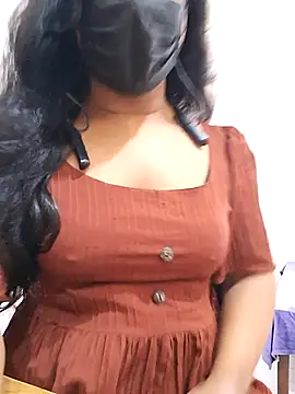 Snapshot of BeautyGirl_sara chatting on 12/14/25, 06:19 BeautyGirl sara online show from 12/14/25, 06:19