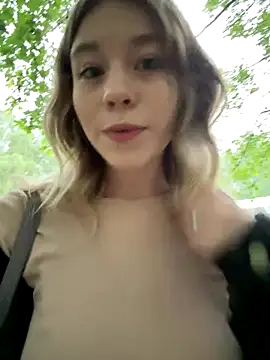 Snapshot of Mimiumuy chatting on 09/16/25, 02:29 Mimiumuy online show from 09/16/25, 02:29