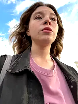 Snapshot of Mimiumuy chatting on 09/17/25, 02:08 Mimiumuy online show from 09/17/25, 02:08