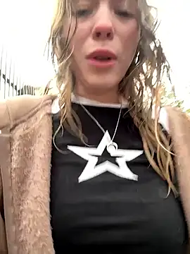 Snapshot of Mimiumuy chatting on 09/23/25, 01:58 Mimiumuy online show from 09/23/25, 01:58