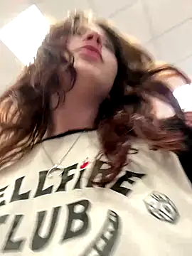 Snapshot of Mimiumuy chatting on 09/30/25, 02:22 Mimiumuy online show from 09/30/25, 02:22