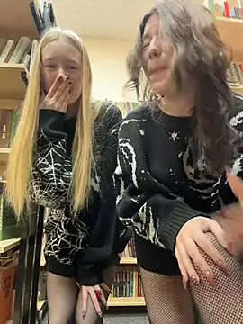 Snapshot of Mimiumuy chatting on 11/01/25, 03:03 Mimiumuy online show from 11/01/25, 03:03