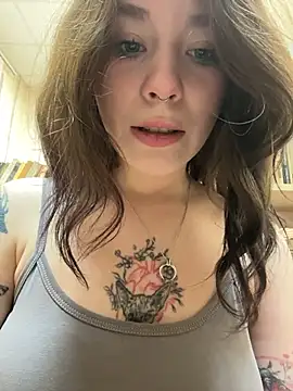 Snapshot of Mimiumuy chatting on 11/11/25, 03:56 Mimiumuy online show from 11/11/25, 03:56