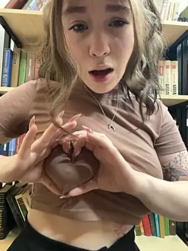 Snapshot of Mimiumuy chatting on 12/02/25, 06:14 Mimiumuy online show from 12/02/25, 06:14