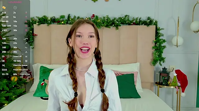 Snapshot of MaryNixon_ chatting on 12/17/25, 06:19 MaryNixon online show from 12/17/25, 06:19