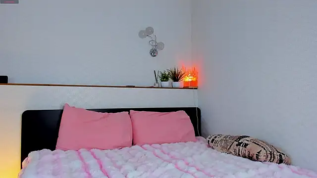 Snapshot of charlottacardi chatting on 10/02/25, 07:15 charlottacardi online show from 10/02/25, 07:15