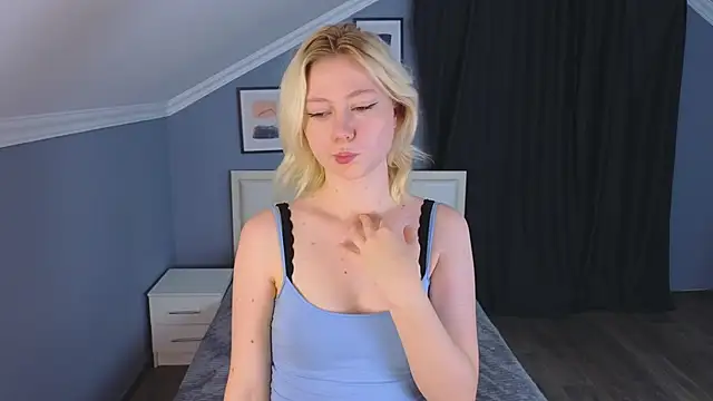 Snapshot of Violet_Willis chatting on 09/23/25, 03:15 Violet Willis online show from 09/23/25, 03:15