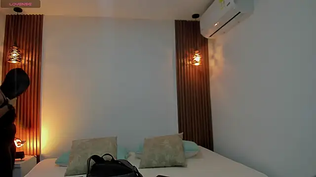 zoe evans5 online show from 10/22/25, 11:32