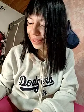 Snapshot of Kitty_Melodi chatting on 11/08/25, 09:09 Kitty Melodi online show from 11/08/25, 09:09