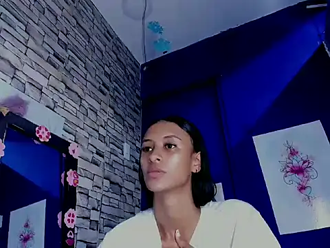Snapshot of isabellaMR chatting on 09/09/25, 01:43 isabellaMR online show from 09/09/25, 01:43