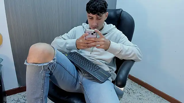 Alex Booy online show from 09/11/25, 01:33