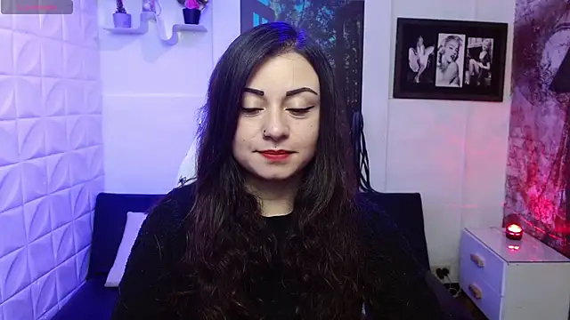 Snapshot of Eva_Roussell chatting on 10/31/25, 02:29 Eva Roussell online show from 10/31/25, 02:29