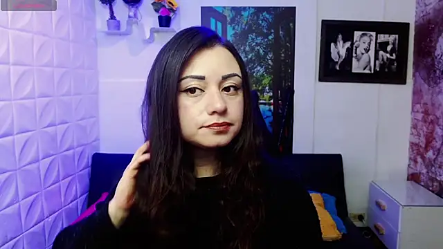 Snapshot of Eva_Roussell chatting on 11/04/25, 02:38 Eva Roussell online show from 11/04/25, 02:38