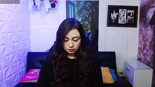 Snapshot of Eva_Roussell chatting on 11/05/25, 02:50 Eva Roussell online show from 11/05/25, 02:50