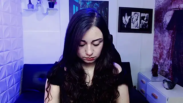 Snapshot of Eva_Roussell chatting on 11/12/25, 03:01 Eva Roussell online show from 11/12/25, 03:01