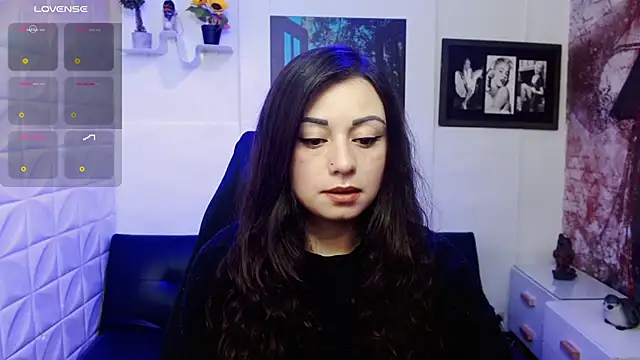 Snapshot of Eva_Roussell chatting on 11/14/25, 02:38 Eva Roussell online show from 11/14/25, 02:38