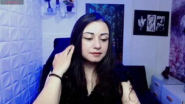 Snapshot of Eva_Roussell chatting on 11/19/25, 02:17 Eva Roussell online show from 11/19/25, 02:17