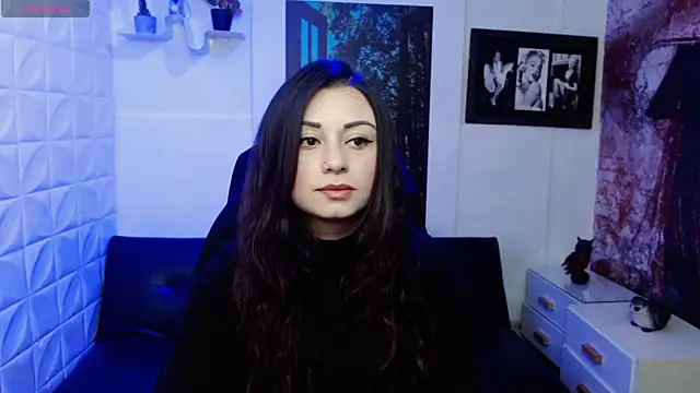 Snapshot of Eva_Roussell chatting on 11/21/25, 02:27 Eva Roussell online show from 11/21/25, 02:27