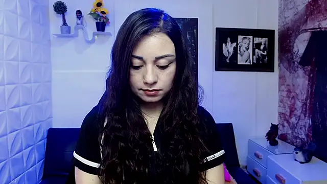 Snapshot of Eva_Roussell chatting on 11/25/25, 02:28 Eva Roussell online show from 11/25/25, 02:28