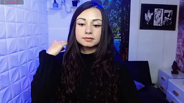 Snapshot of Eva_Roussell chatting on 12/02/25, 06:25 Eva Roussell online show from 12/02/25, 06:25