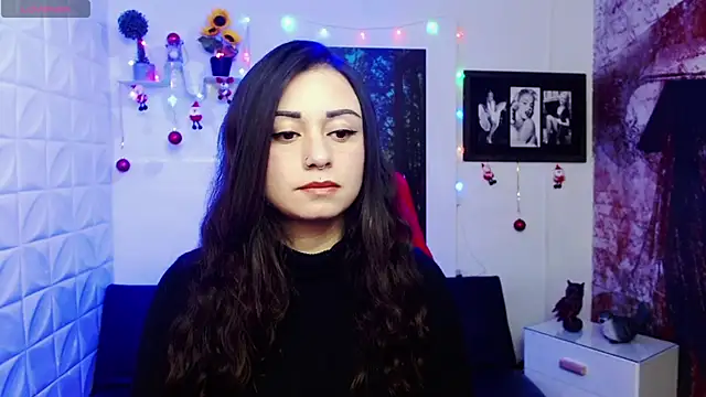 Snapshot of Eva_Roussell chatting on 12/14/25, 02:33 Eva Roussell online show from 12/14/25, 02:33