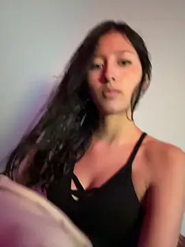 Snapshot of GiselleFever chatting on 11/16/25, 10:48 GiselleFever online show from 11/16/25, 10:48