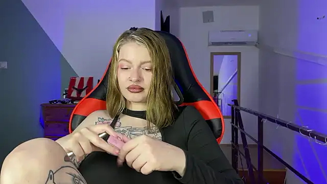 Mia Kamp online show from 09/27/25, 01:49