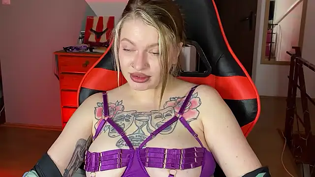 Mia Kamp online show from 09/28/25, 06:02