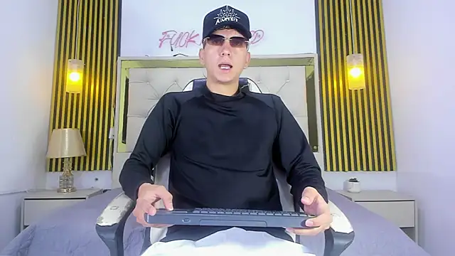 sammysex  online show from 09/09/25, 12:05