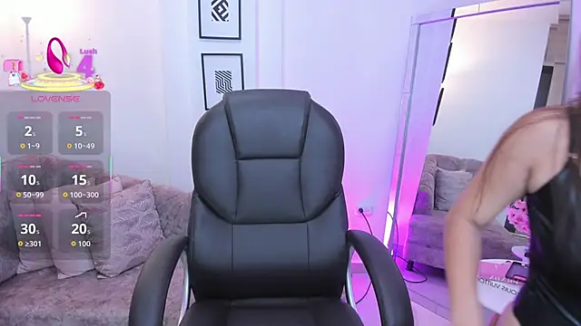 Snapshot of issi_loren chatting on 11/08/25, 07:56 issi loren online show from 11/08/25, 07:56