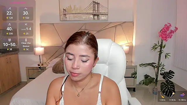 Snapshot of issi_loren chatting on 11/13/25, 06:29 issi loren online show from 11/13/25, 06:29