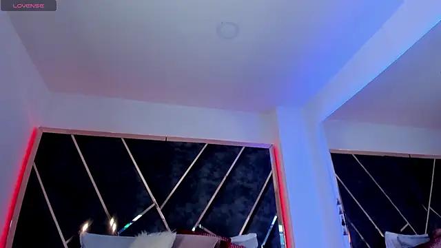 SusanaHenao online show from 10/28/25, 05:59