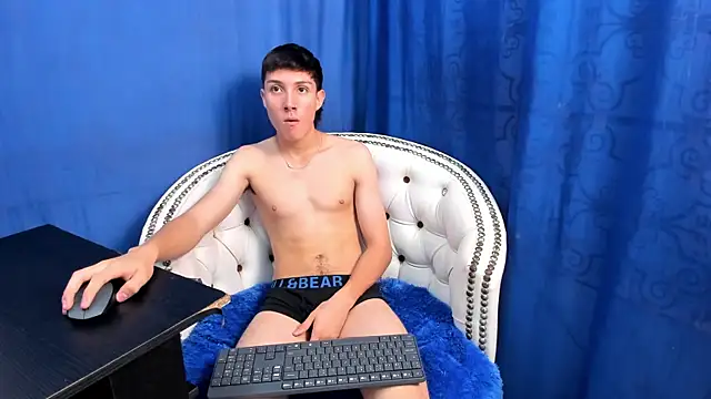 Snapshot of LittleDanny_ chatting on 09/25/25, 02:10 LittleDanny online show from 09/25/25, 02:10