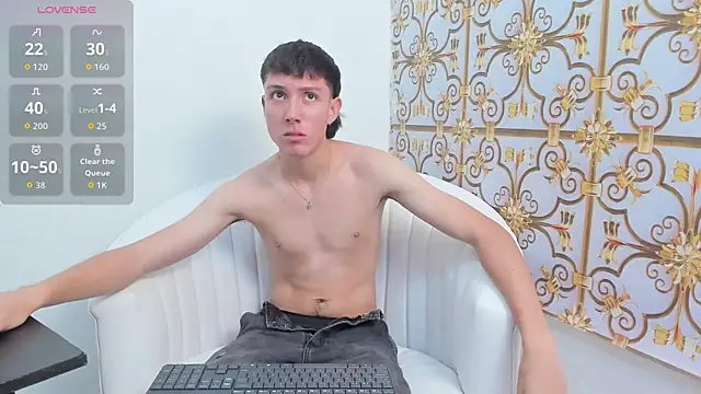 Snapshot of LittleDanny_ chatting on 10/24/25, 05:53 LittleDanny online show from 10/24/25, 05:53