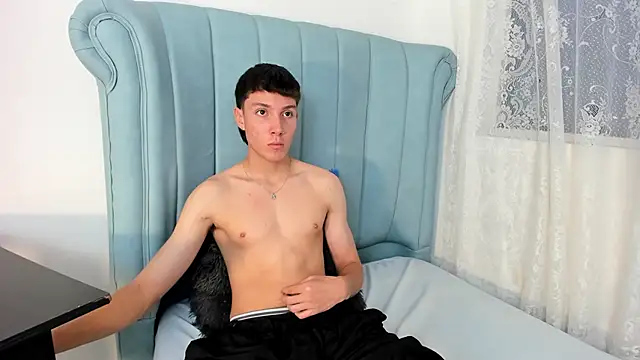 Snapshot of LittleDanny_ chatting on 10/29/25, 02:52 LittleDanny online show from 10/29/25, 02:52